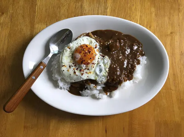 Japon usulü sahanda yumurtalı pilav.