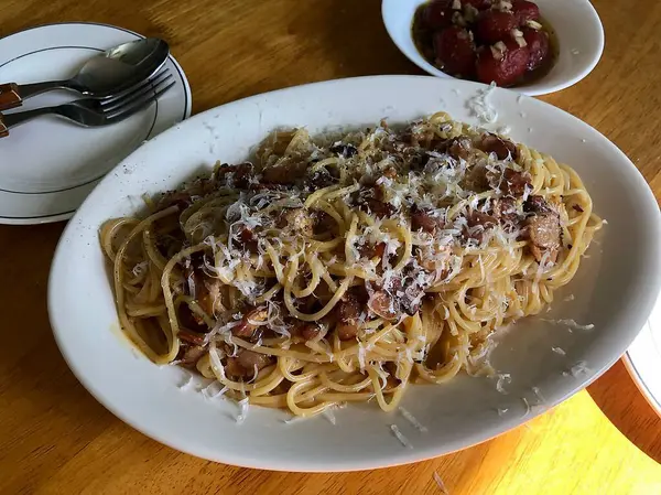 etli, sebzeli ve peynirli makarna