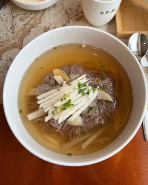 Sebzeli eriştenin mutfak fotoğrafı.