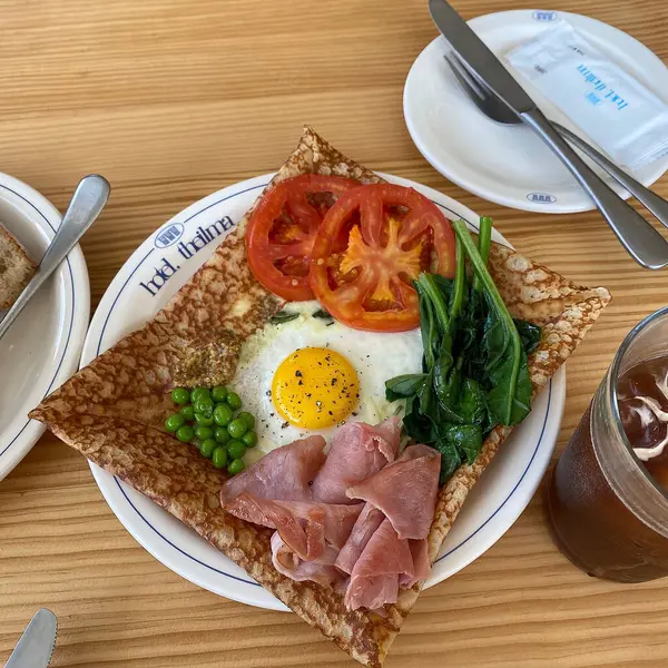 Kahvaltı kahve ve sahanda yumurta