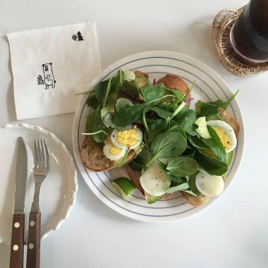 yumurta ve sebze ile sandviç