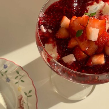 Dondurmalı çilekli kek.