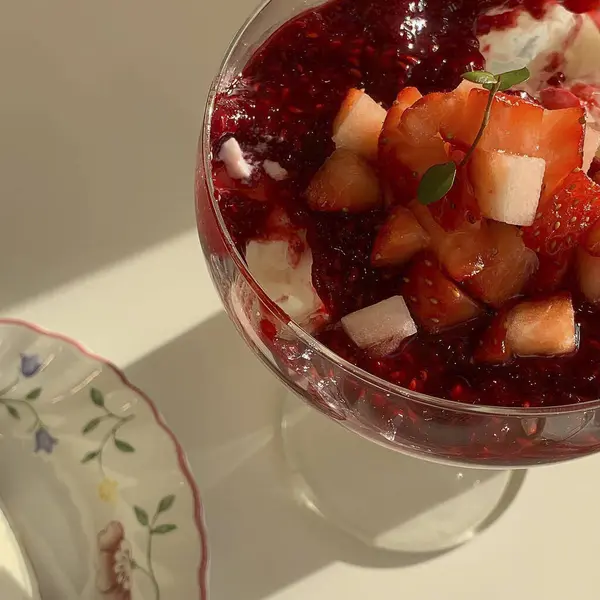 Dondurmalı çilekli kek.