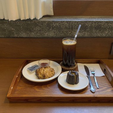 kahve ve ekmek tepside