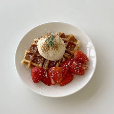 Böğürtlenli dondurma.