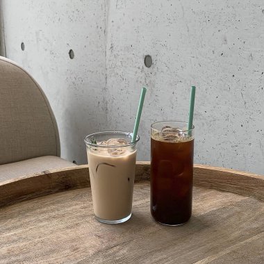 Sütlü buzlu kahve.