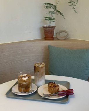 Servis Kahvaltı kahve dükkanı