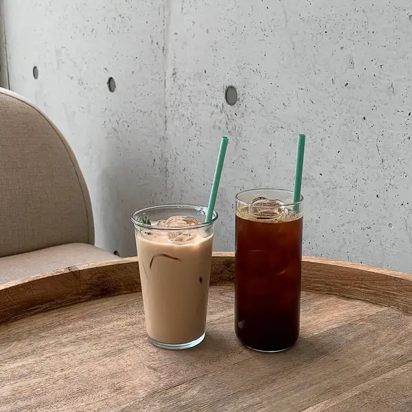 Sütlü buzlu kahve.