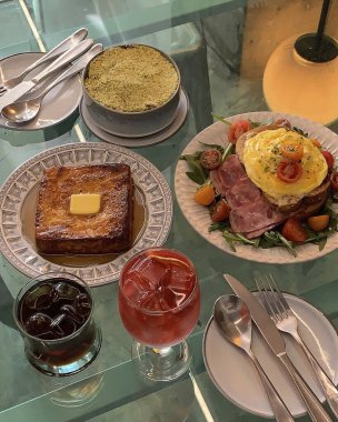 Kahvaltı masası, kahve, çay.