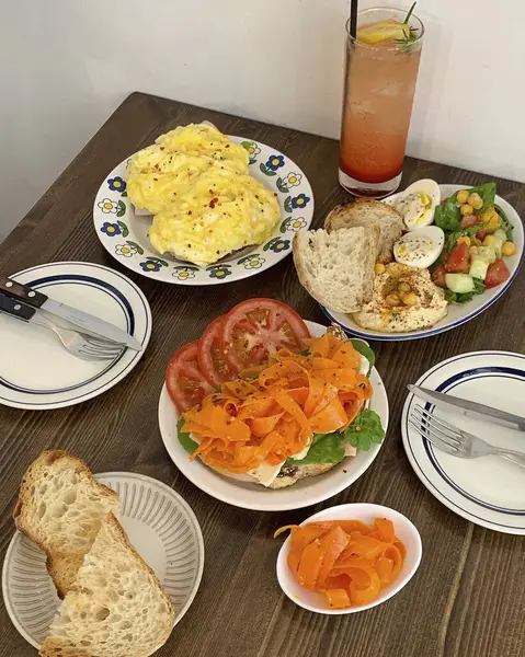 Bir yemek tabağının mutfak fotoğrafı.