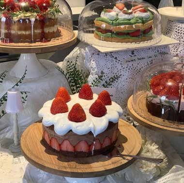 Meyveli ve meyveli kek.