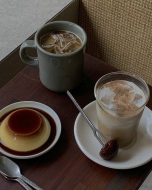 Buzlu kahve ve dondurma.