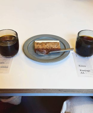 bir restoranda kahvaltı