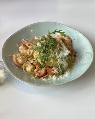 somon ve peynirli makarna