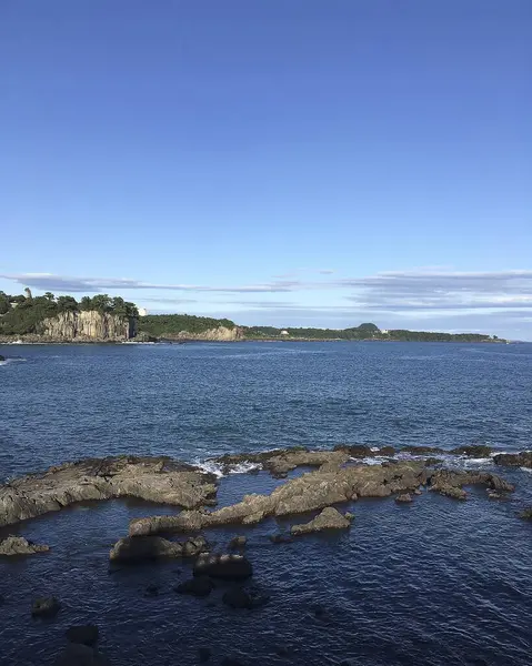 Deniz kıyısının güzel manzarası