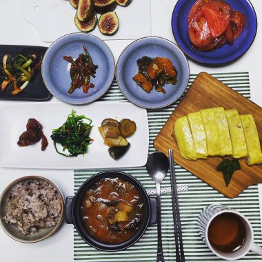 Lezzetli Asya yemeklerinin yakın görüntüsü