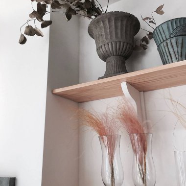 Bardakta bir bardak su.