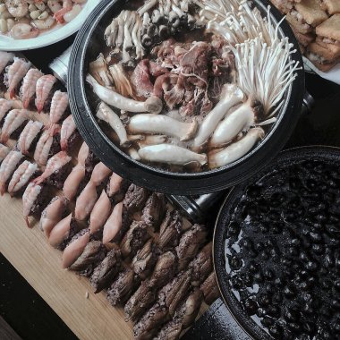 Lezzetli Asya yemeklerinin yakın görüntüsü