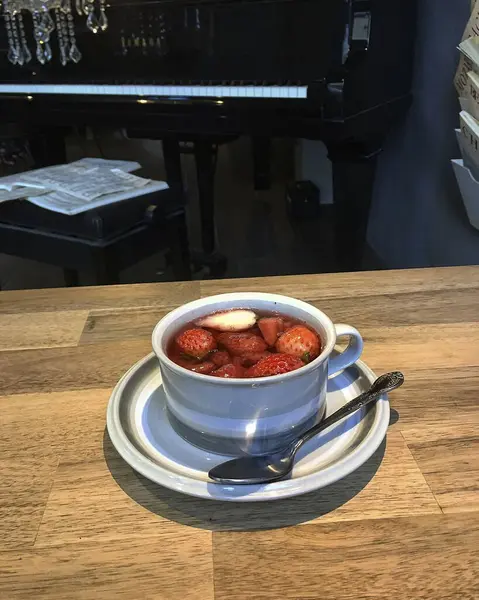 Lezzetli ve lezzetli tatlı masada.