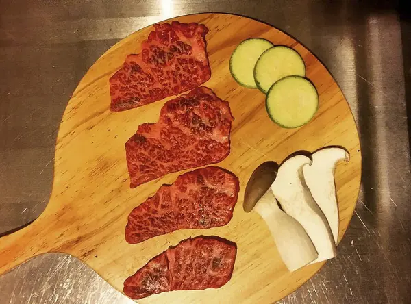 Tahtada sebzeli taze et