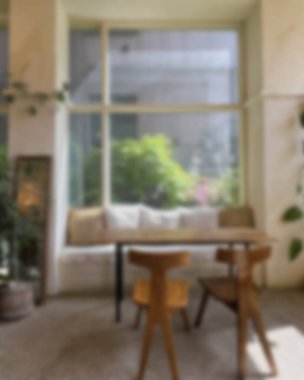 İçerisi bulanık. Kahve dükkanı ve resterant. 