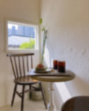 İçerisi bulanık. Kahve dükkanı ve resterant. 