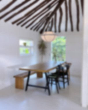 İçerisi bulanık. Kahve dükkanı ve resterant. 