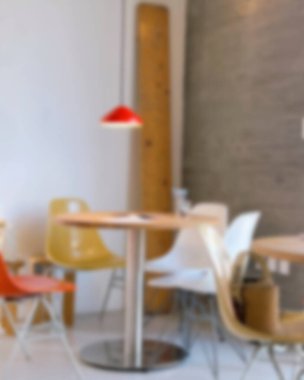 İçerisi bulanık. Kahve dükkanı ve resterant. 