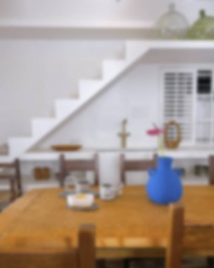 İçerisi bulanık. Kahve dükkanı ve resterant. 