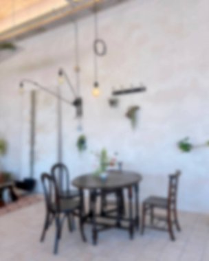 İçerisi bulanık. Kahve dükkanı ve resterant. 