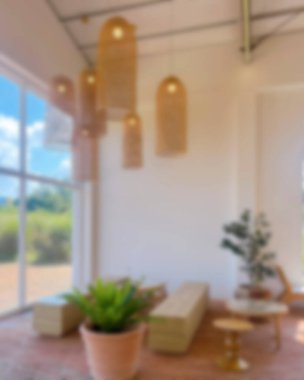 İçerisi bulanık. Kahve dükkanı ve resterant. 