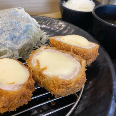 Lezzetli Japon yemeklerini yakından izleyin.