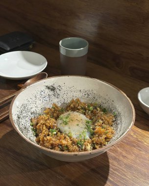 Kızarmış pilavın mutfak fotoğrafı.