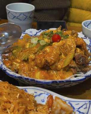 Lezzetli Asya yemeklerinin yakın görüntüsü