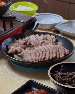 Kore yemekleri barbekü bulgisi, Kore geleneksel yemekleri.