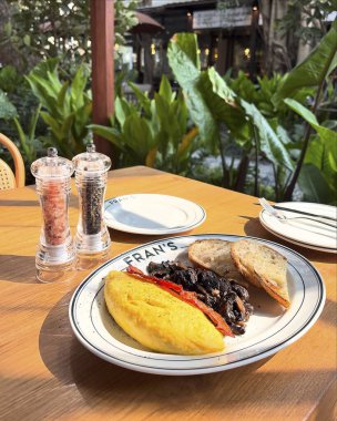 Kahvaltı için bir mutfak fotoğrafı.