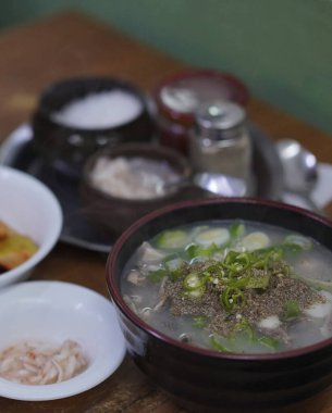 Lezzetli yiyeceklere yakın.