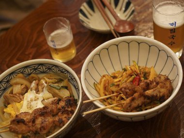 Kore yemeği, kızarmış pirinç ve sebze.