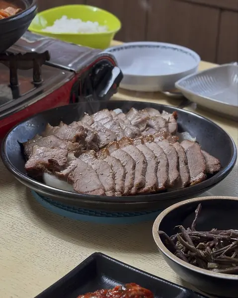 Kore yemekleri barbekü bulgisi, Kore geleneksel yemekleri.