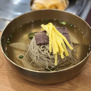 Lezzetli Asya yemeklerinin yakın görüntüsü