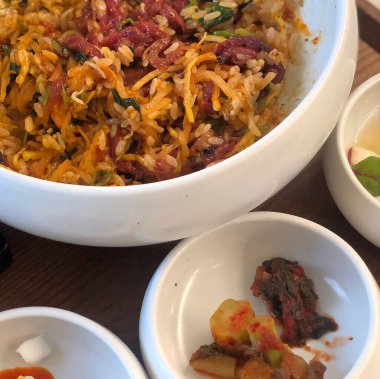 Lezzetli Asya yemeklerinin yakın görüntüsü