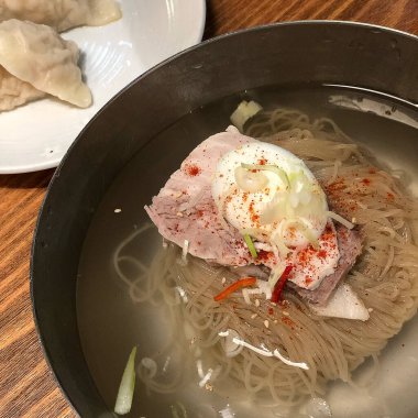 Lezzetli Asya yemeklerinin yakın görüntüsü