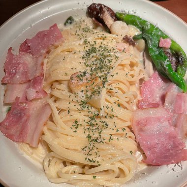 domuz eti ve sebze spagetti