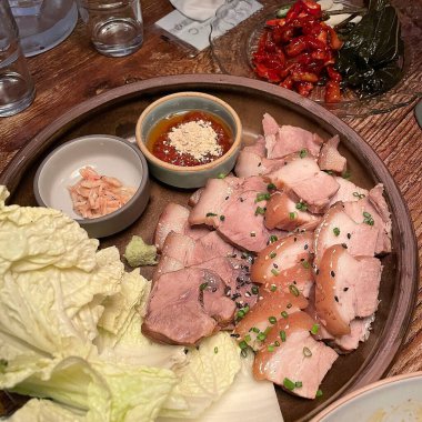 Lezzetli Asya yemeklerinin yakın görüntüsü