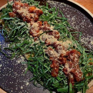 Parmesan peynirli ve fesleğenli makarna