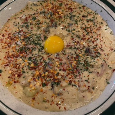 Sahanda yumurtanın mutfak fotoğrafı.