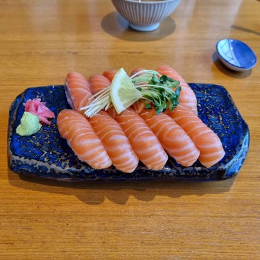 Japon mutfağı. Arka planda suşi