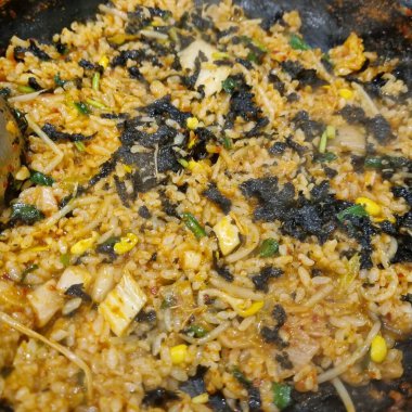 Sebzeli ve baharatlı pilav.