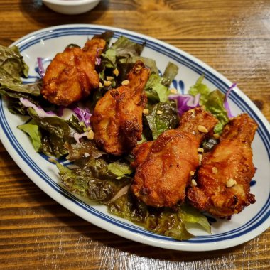 Kızarmış tavuğun mutfak fotoğrafı.