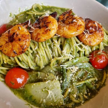 karides ve fesleğenli makarna